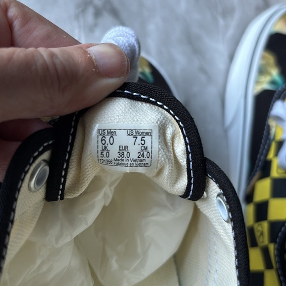 NWT VALENTINO GARAVANI AND VANS LOW-TOP FABRIC WITH VLOGO with cats size 38 - Picture 9 of 9